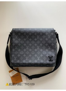 LV DISTRICT MESSEGER BAG MM